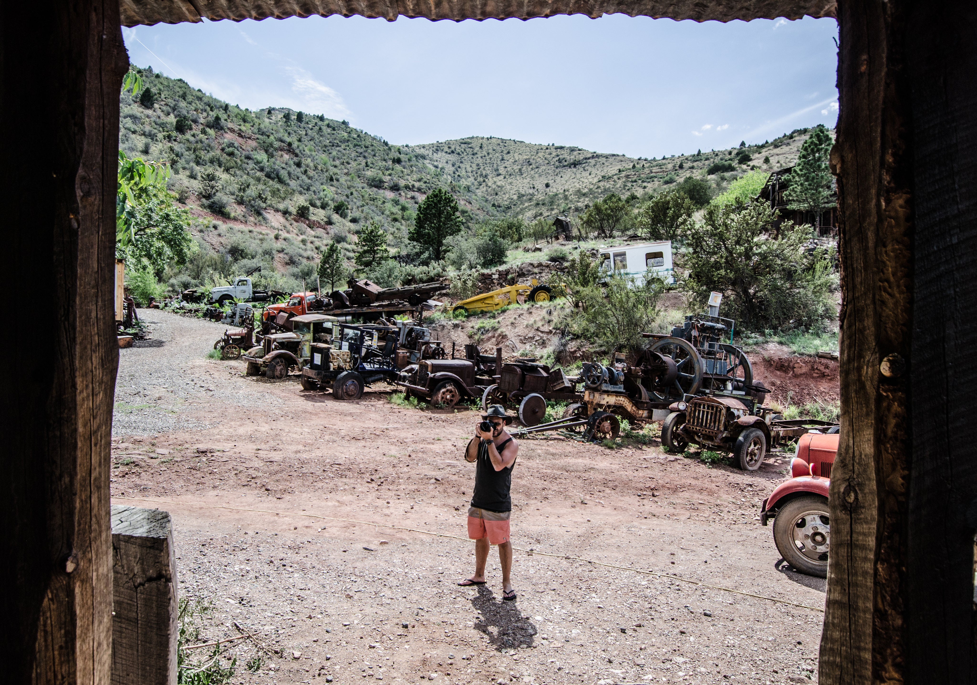 files/a-photographer-in-a-desert-graveyard-of-cars-snaps-a-photo.jpg